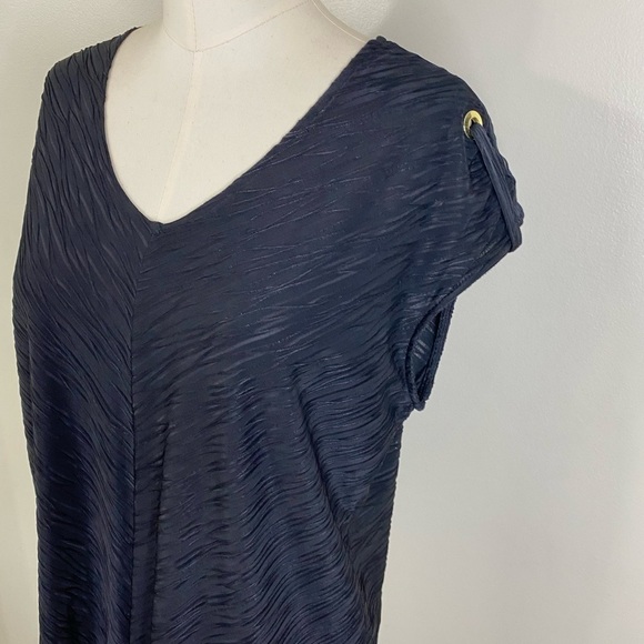 TANJAY PETITE MEDIUM CHIC VNECK TOP WITH GOLD SHOULDER GROMMETS LOOP DESIGN - Picture 8 of 14